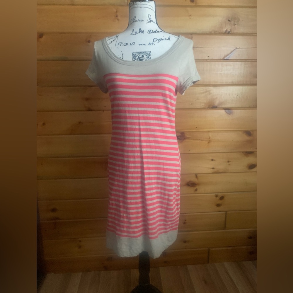 Banana Republic Coral and Tan Striped knee-length dress. Size M
